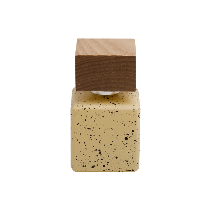 بطری عطر ظریف روستایی